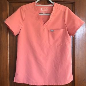 Limited Edition ✨ Figs Catarina one pocket in color Coral, small, EUC!